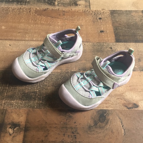 oshkosh turquoise bump toe sandals